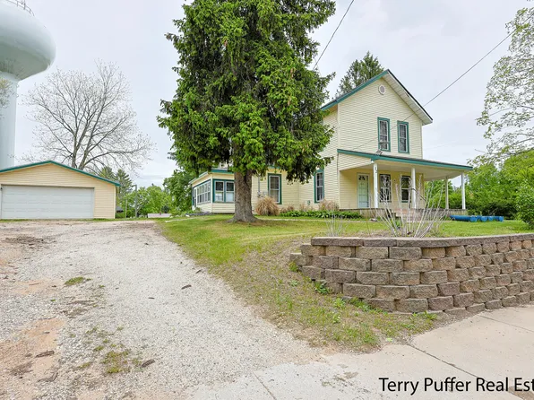 12 N North St, White Cloud, MI 49349