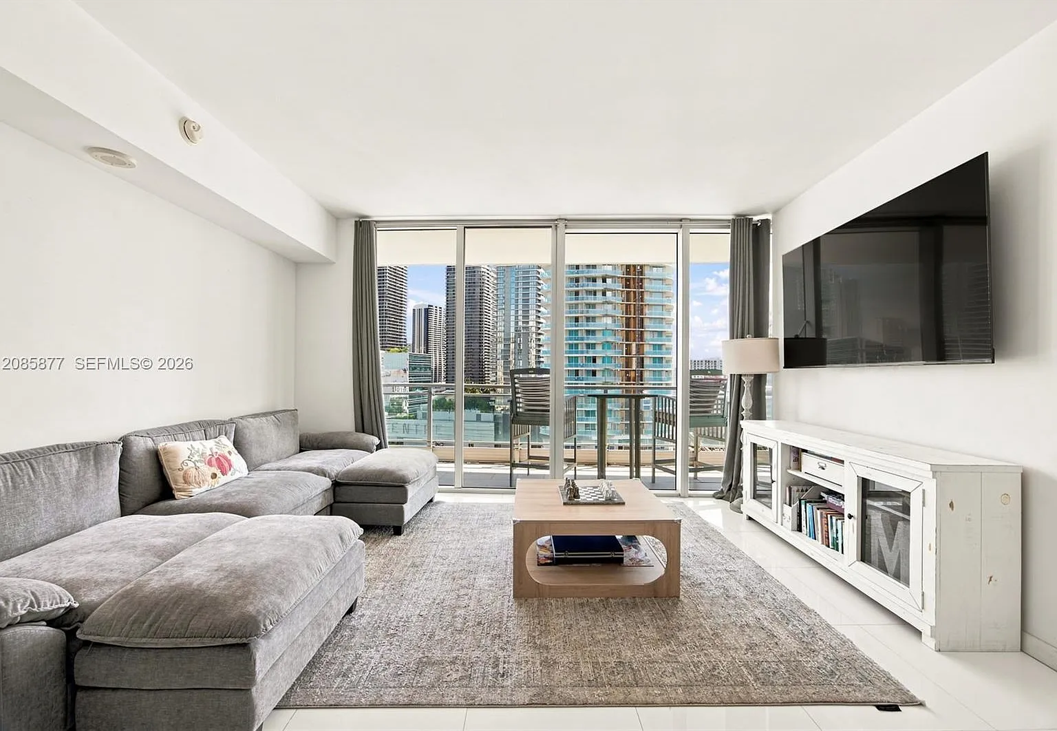 Mint Condo — Photo 1