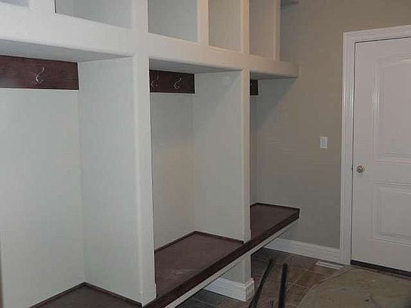 5th image of 100 Bayberry Ln