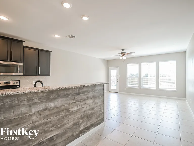710 Shady Meadow Ln — Photo 5