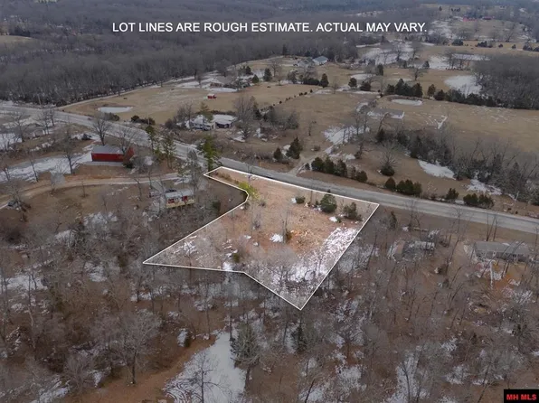483 Oakwood Acres Cir, Flippin, AR 72634