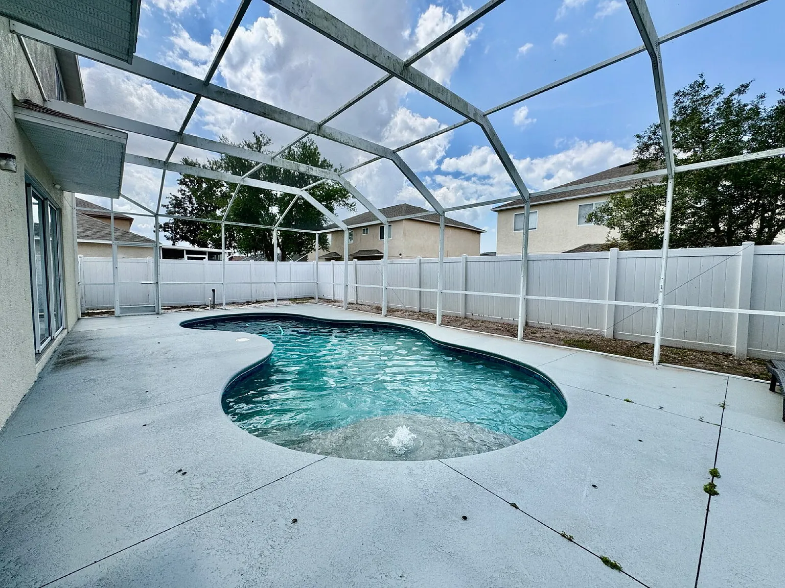 4 bed, 2.5 bath, 3300 sqft, $2,800 — Photo 2