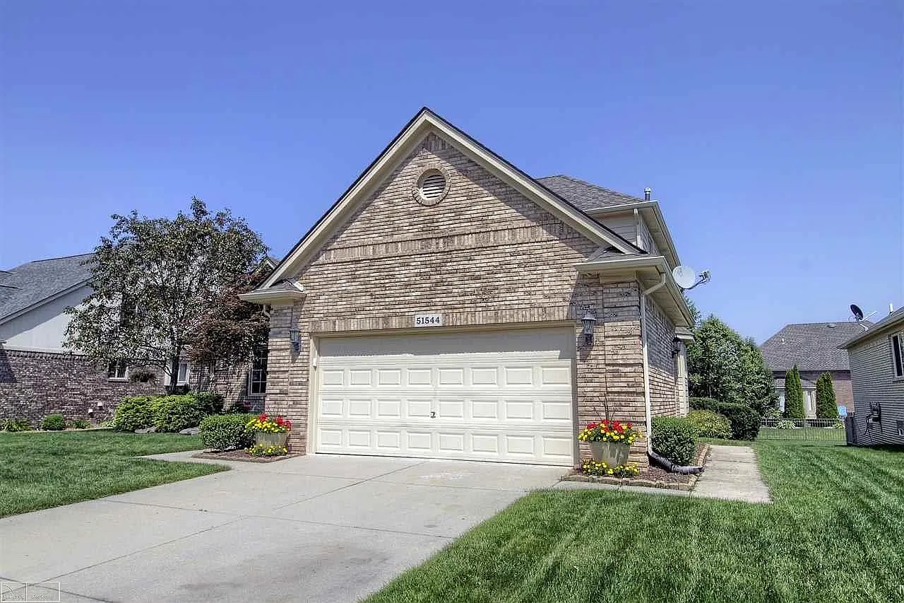 51544 Blue Spruce Dr photo 1