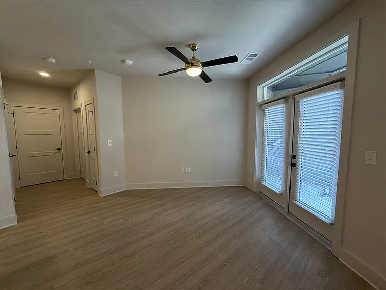 District on the Etowah Apartments — Photo 1066