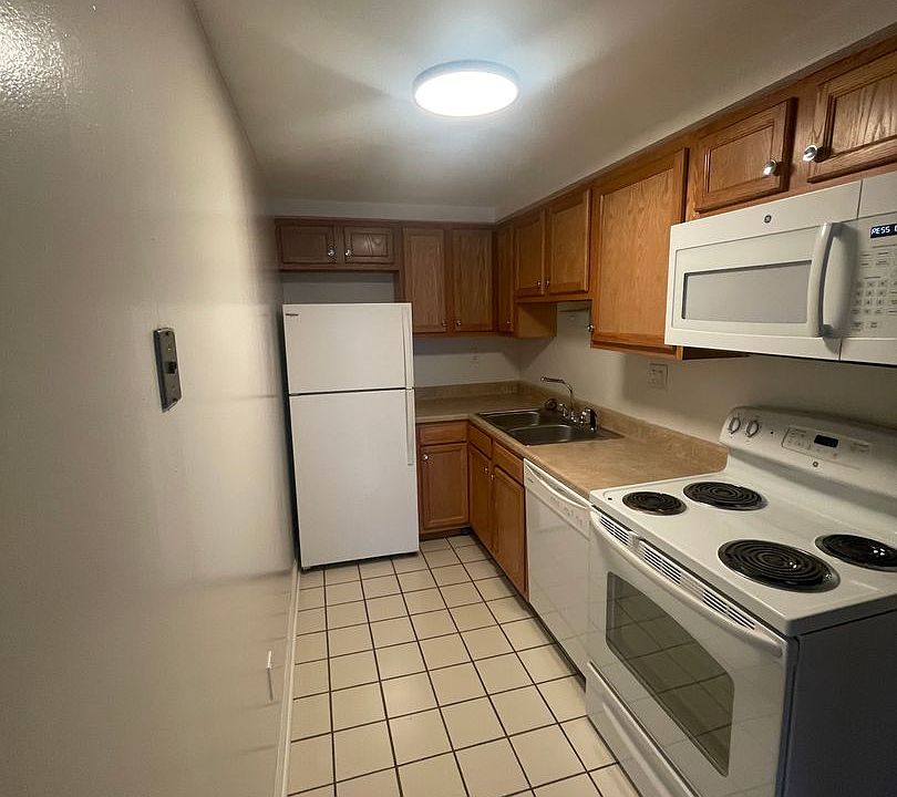 2nd image of 606 Millers Run Rd Unit 3