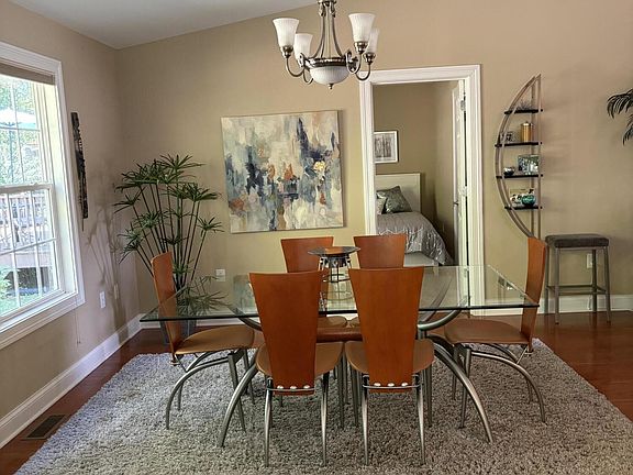4th image of 132 Linden Ln