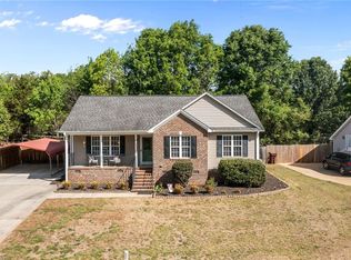 1273 Durham Meadows Dr, Burlington, NC 27217