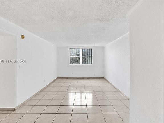 3rd image of 606 W 81st St APT 323