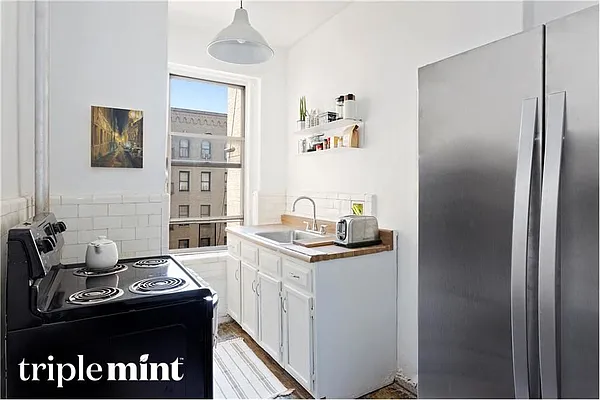 Sold by Triplemint | media 17