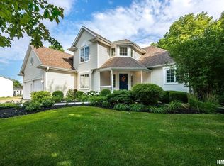 1201 Iowa Dr, Le Claire, IA