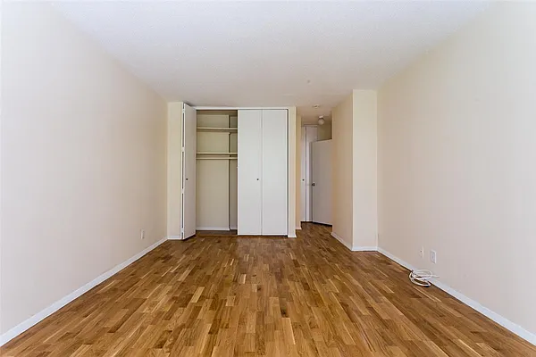 Rented by Akam Sales and Brokerage | media 10