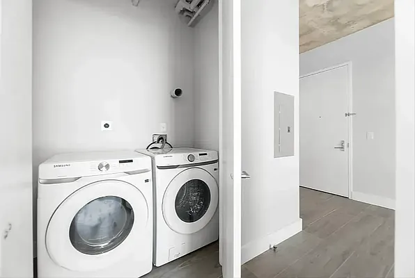 Laundry, photo 1