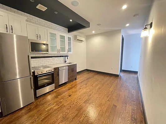 Rented by Tapiro Realty | media 1