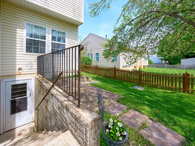 68 George Thomas Dr #B — Photo 2