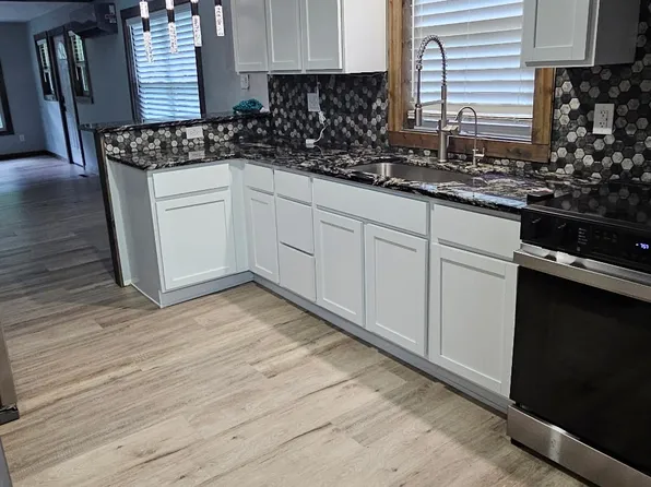 817 Kanawha State Forest Dr, Charleston, WV 25314