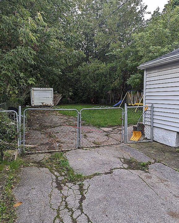 2nd image of 5 Laurel St