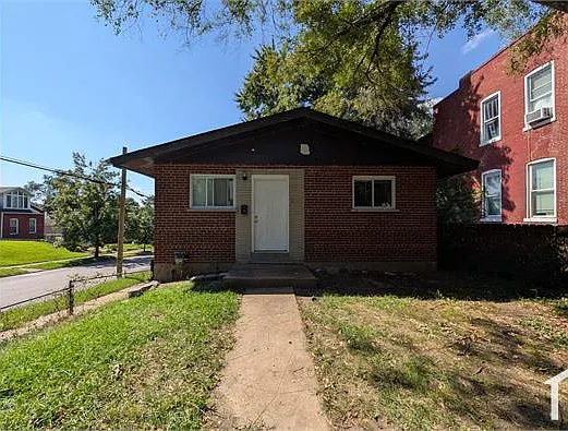 2 bed, 890 sqft, $1,000 — Photo 1