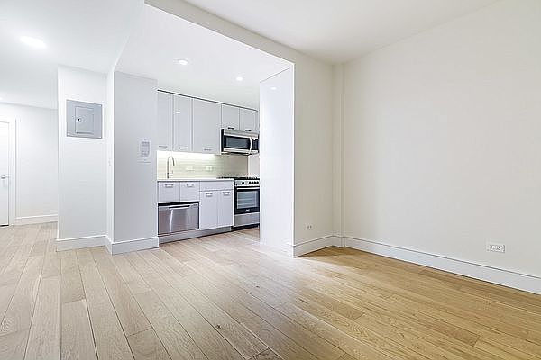1st image of 230 E 44th St APT 5N