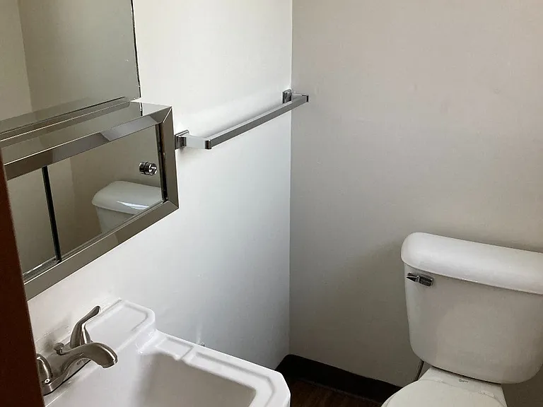 Kingston Place Apartments — Photo 42