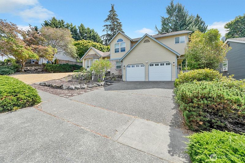 2nd image of 4417 Somerset Lane