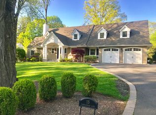 15 Tanglewood Ln, Mountainside, NJ 07092