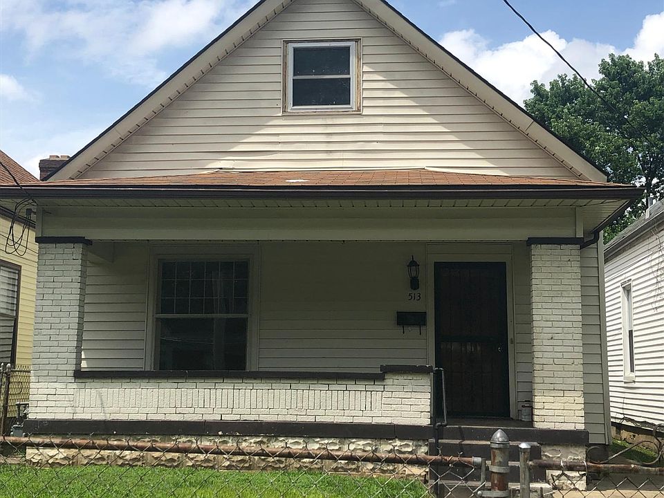 front of house has covered porch