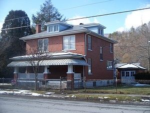 1st image of 814 2nd Ave