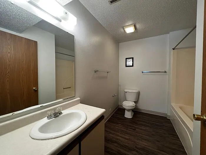 427 S Van Buren St #5 — Photo 4