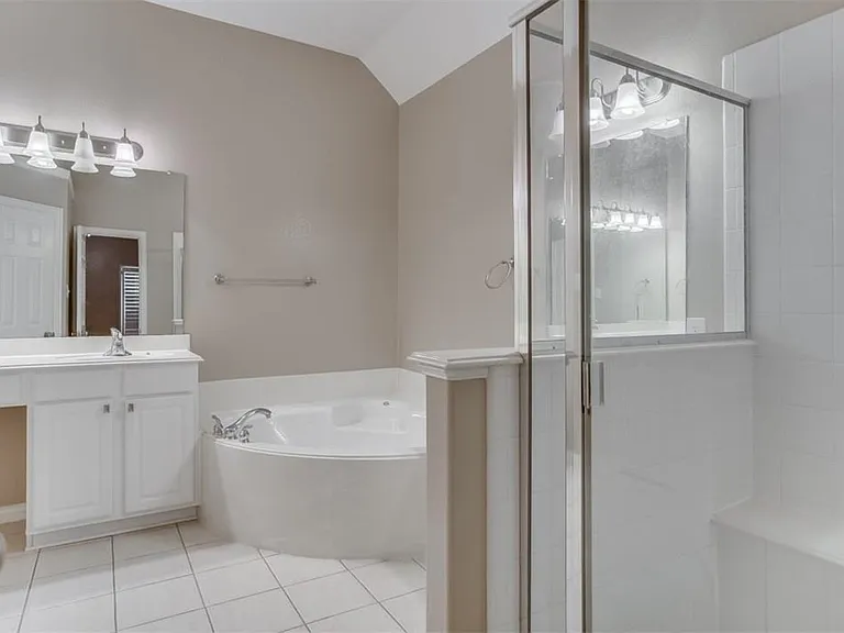 4513 Rock Creek Ln — Photo 15