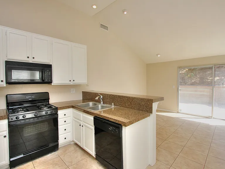 15721 Laguna Ave — Photo 8