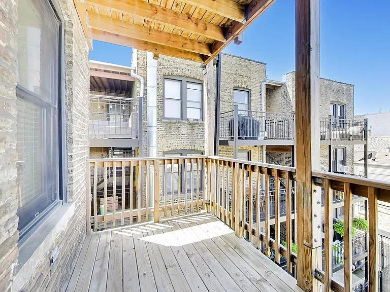 2132 N Oakley Ave #3 — Photo 11
