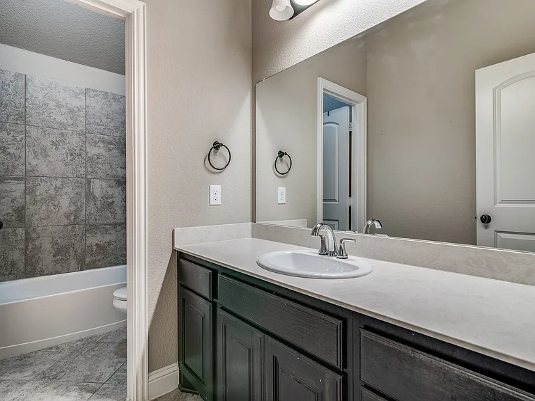 1631 Veneto Dr — Photo 23