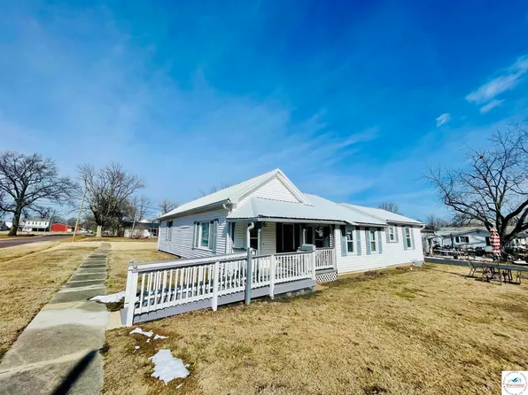 201 E 1st St, Appleton City, MO 64724