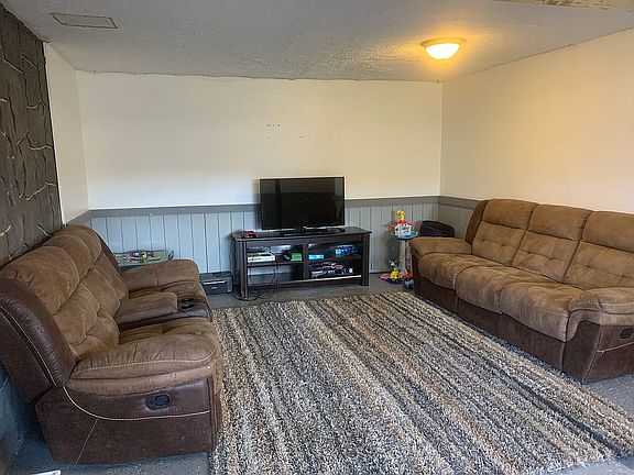 3rd image of 1262 Riverview Dr