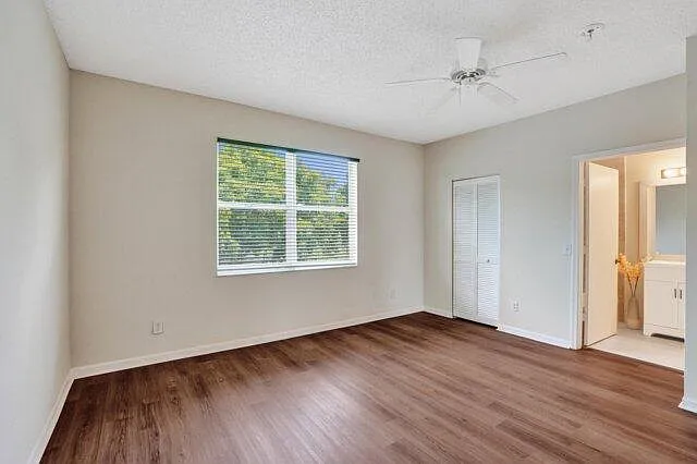10581 NW 57th Ct — Photo 32