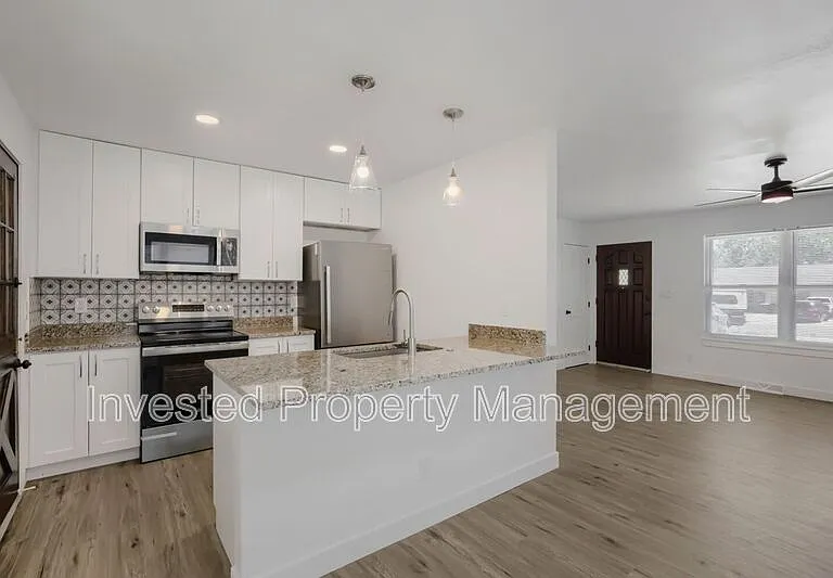 6473 Newcombe Ct — Photo 10