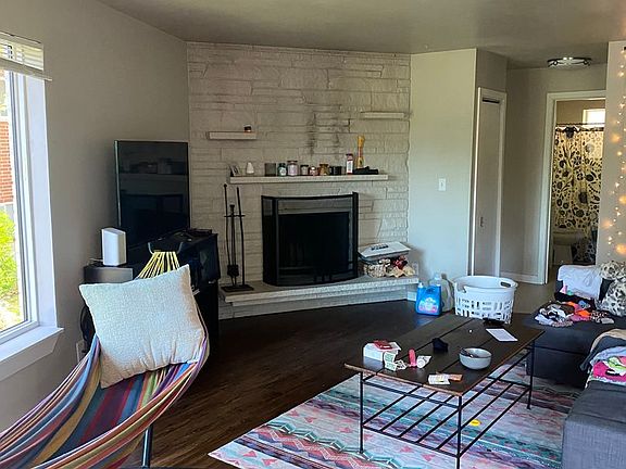 3rd image of 2517 Thorndyke Ave W #3