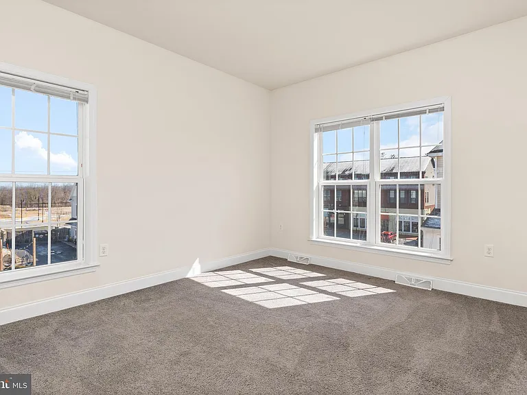 1323 Saxton Way — Photo 19