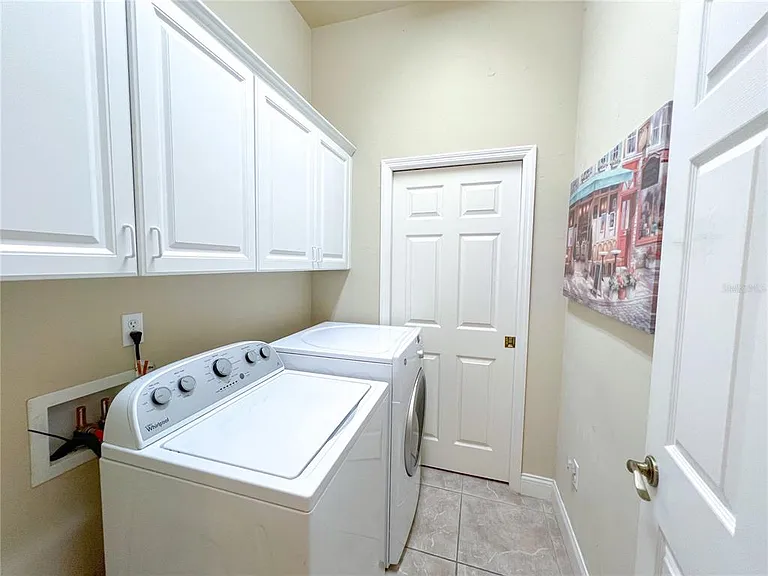 9048 SW 76th Ave — Photo 7