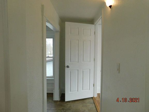 5th image of 303 E East St