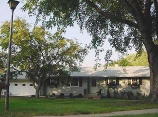 7403 Ridgeway Rd, Golden Valley, MN 55427