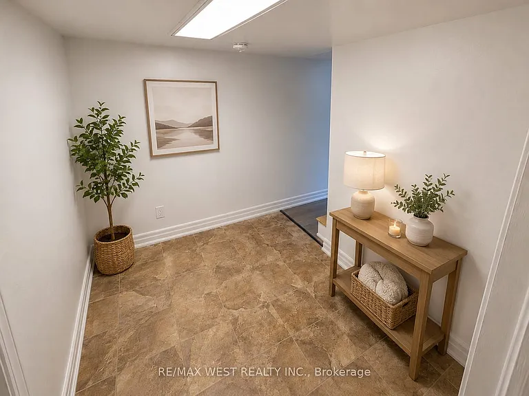 2089 Dufferin St #1 — Photo 16