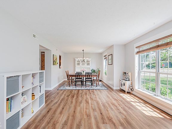 5th image of 7742 Bayridge Dr