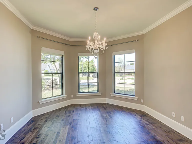 555 Canterbury Ln — Photo 10
