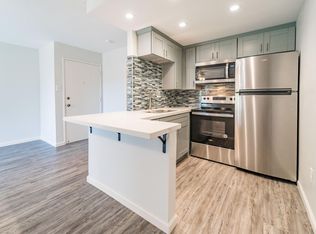 240 Iron Dr, Vista, CA 92083