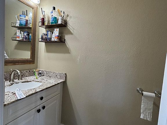 4th image of 232 Lakeside Cir #232