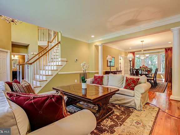 3rd image of 206 Alderwood Dr