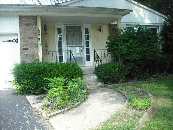 3rd image of 1073 Northfield Pl S