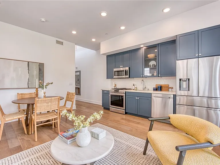 125 Hurlbut St #203 — Photo 11