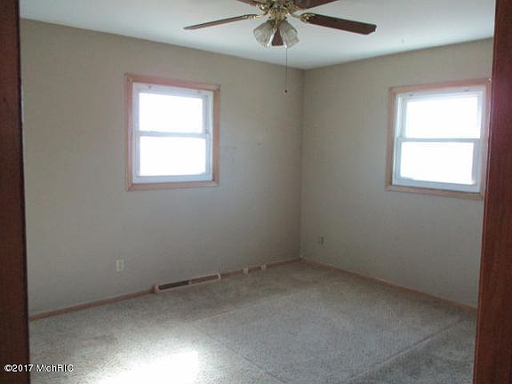 4th image of 141 Humphrey Dr